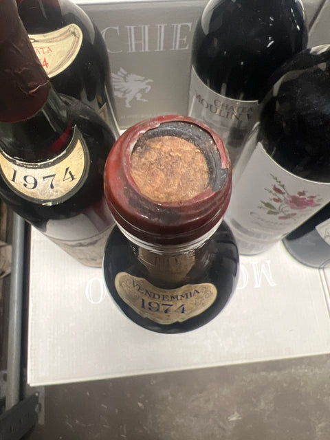 Alessandria Nebbiolo 1974 capsul damage