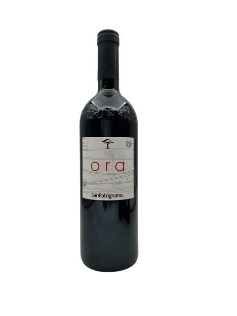Flaske af Ora SanPatrignano 2011 rødvin