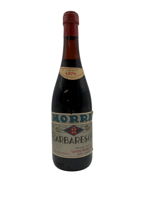 Flaske af Barbaresco 1976 fra Giacomo Morra med etikette synlig