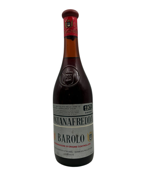 Fles rode wijn van Barolo Fontanafredda 1971