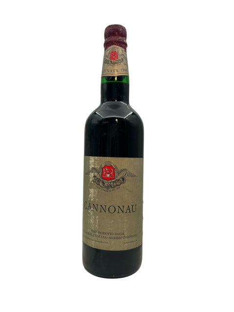 Flaska Cannonau rött vin från Sella Mosca 1966