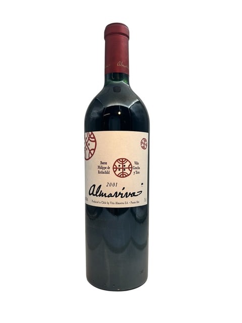 Flaska Almaviva 2001 rött vin från Viña Almaviva med etikettdesign