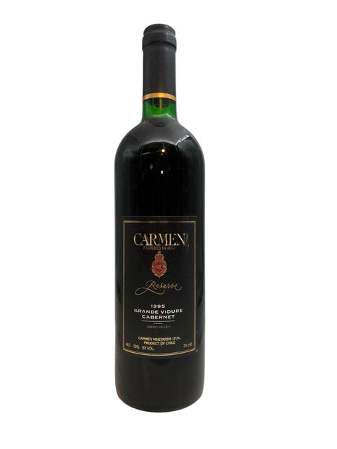 Flaske med Grande Vidure Carmen 1995 rødvin fra Maipo Valley