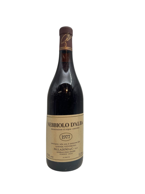 Fles rode wijn Nebbiolo D'Alba Palladino 1977