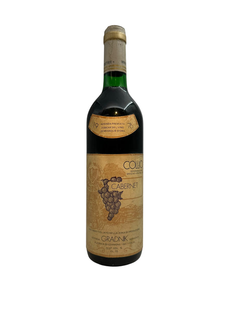 Flaska Collio Gradnik rött vin 1976 med etikett