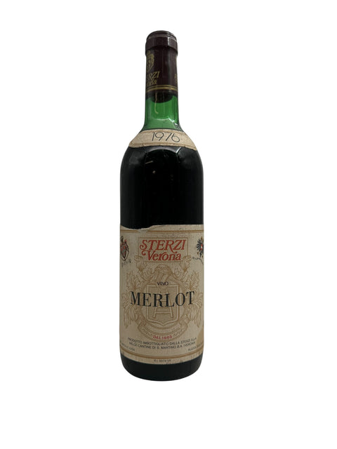 Flaska Merlot Sterzi rött vin från 1976
